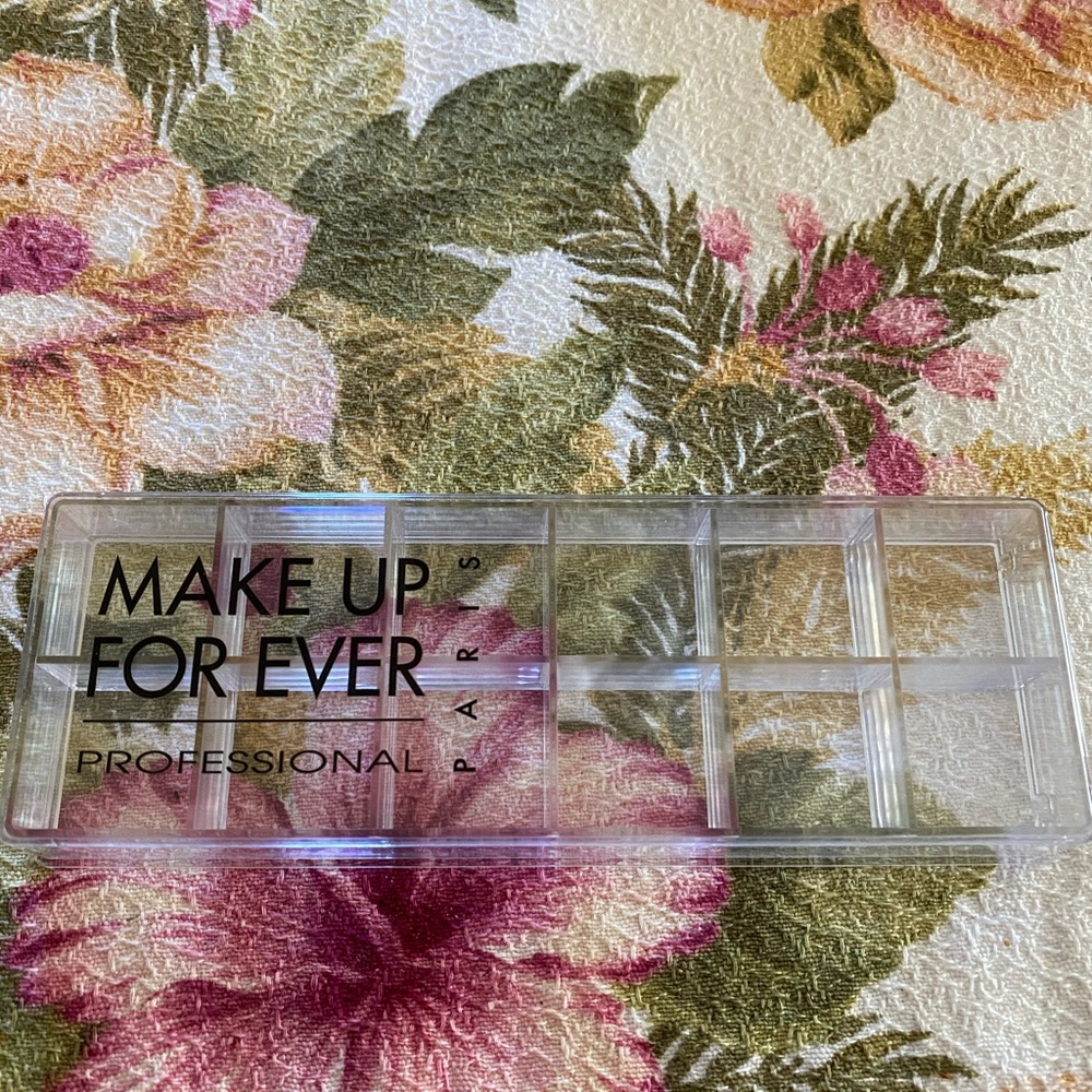 Makeup Forever plastic depotting palette. - Picture 3 of 3